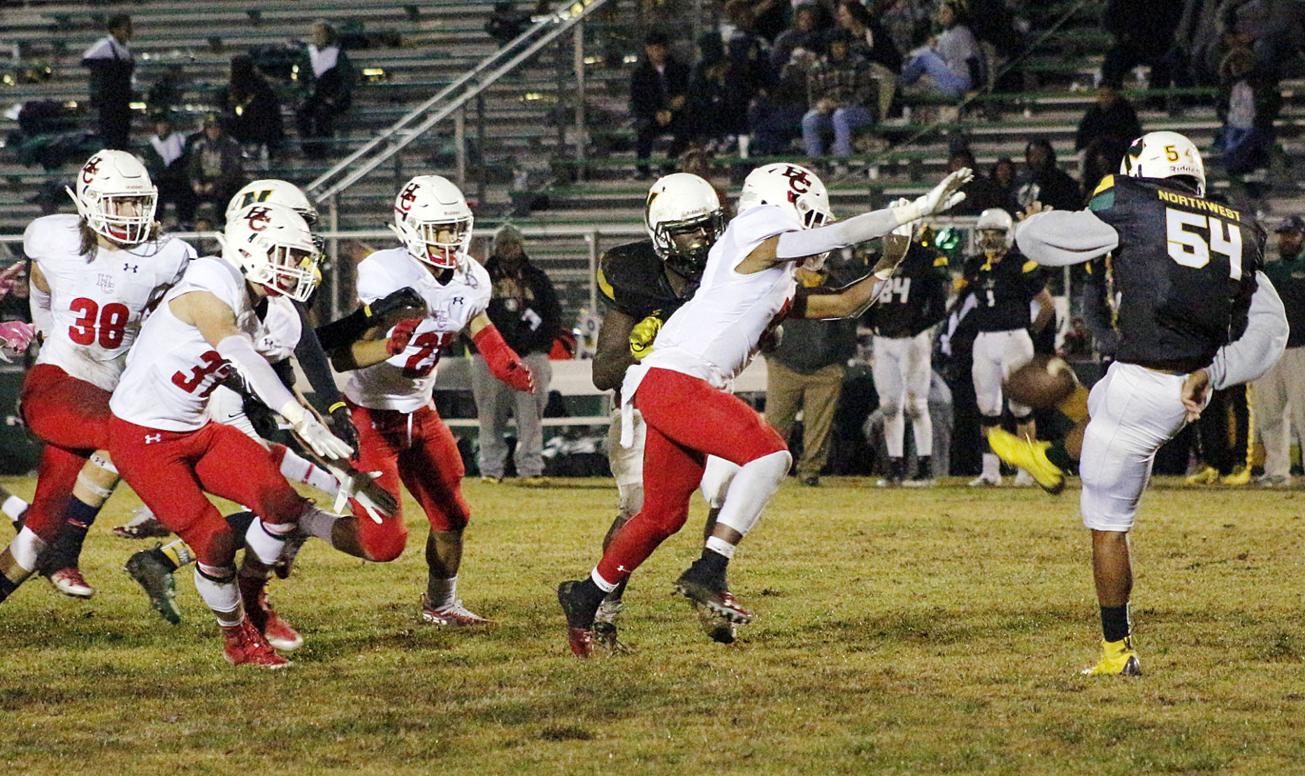 Calhoun gets to the football